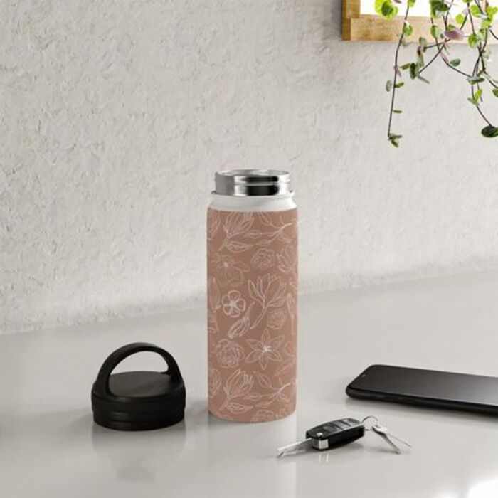 Magnolia water bottle for mothers