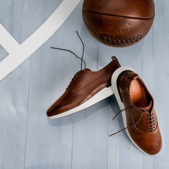 Dress shoes: fashionable gift for lover's graduation
