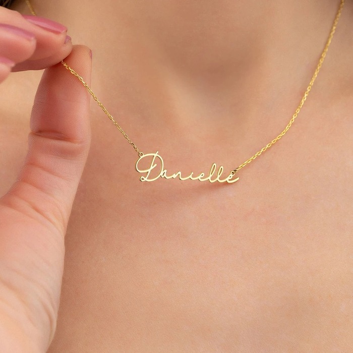 https://images.ohcanvas.com/ohcanvas_com/2022/04/20081707/best-gifts-for-stepmom-Dainty-Name-Necklace.jpg