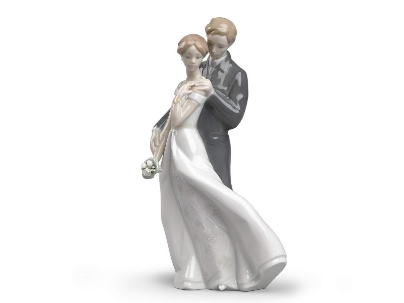 Ceramic Anniversary Couple Figurine For Sculpture Anniversary Gifts