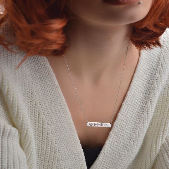 A Spotify Song Necklace For Romantic Gifts For Wife