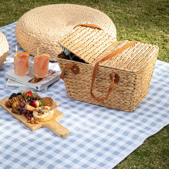 Picnic baskets - Retirement gifts for mom from daughter