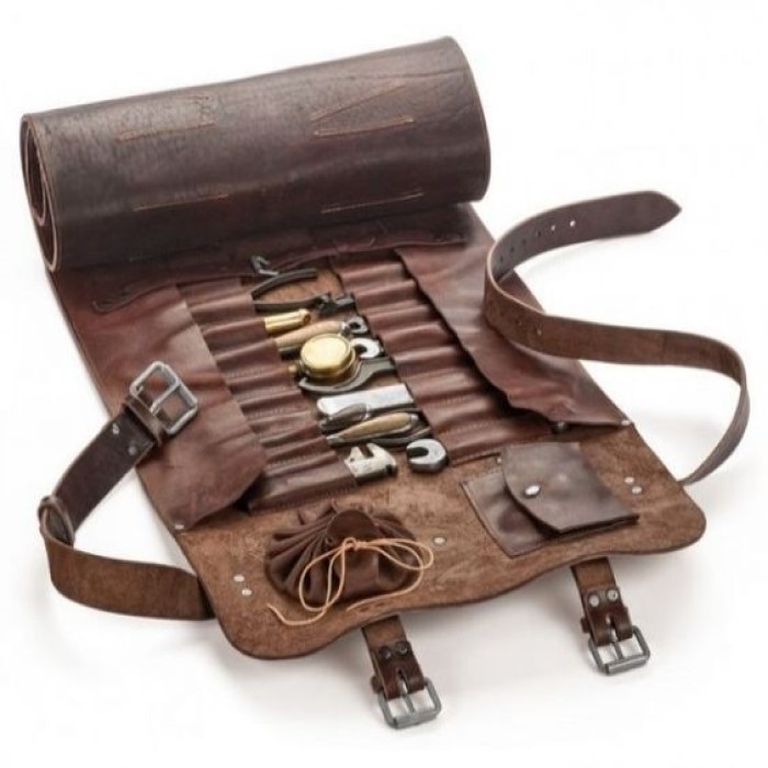 A Leather Tool Bag: Best Gift For Veterans