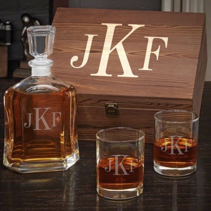 A Whiskey Gift Set: personalized gifts for veterans