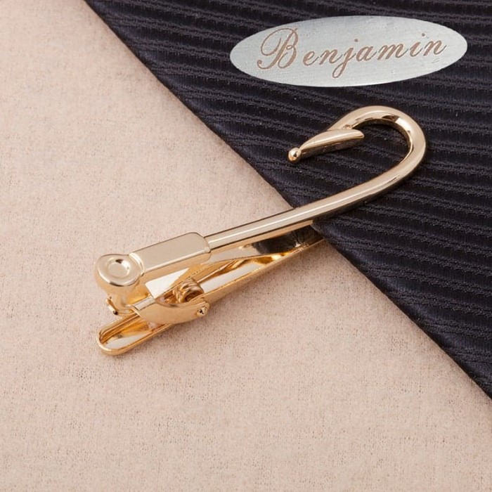 Fishing Hook Necktie Clip: Simple Retirement Gifts For Fishermen