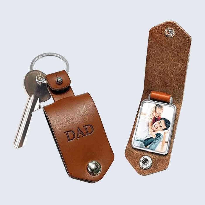 Personalized Father's Day Gifts: A Keychain With Your Photo