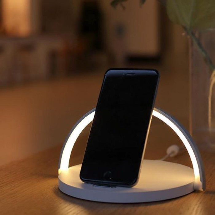 Wireless Charger: Practical Father's Day Tech Gifts