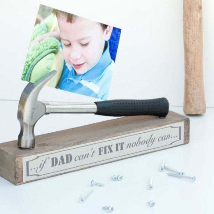 Hammer Photo Stand: Diy Fathers Day Gifts.