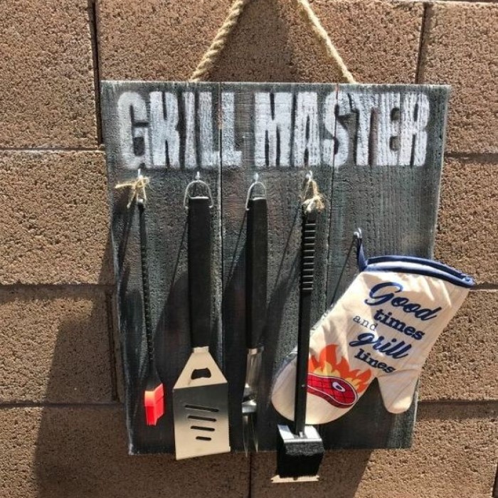 A Grill Set Holder - homemade father's day gifts and fun activity.