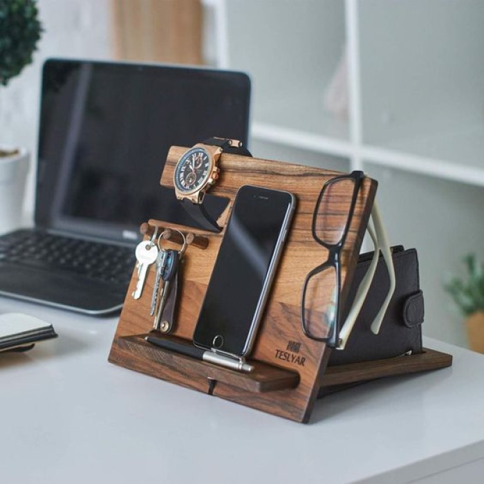 Docking Station: Amazing Last-Minute Dad Gifts