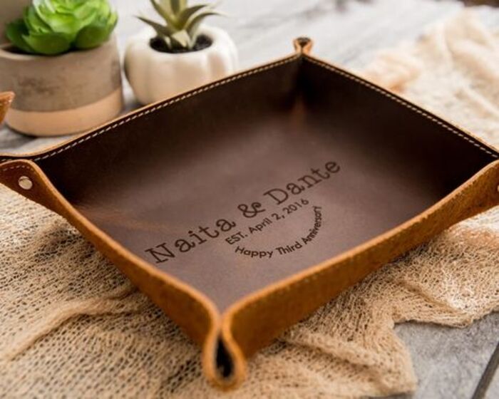 Leather valet tray: unique Father's Day gifts 