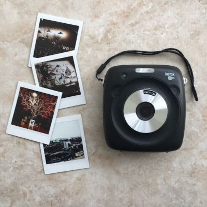 Polaroid camera: good retirement gifts for coworker