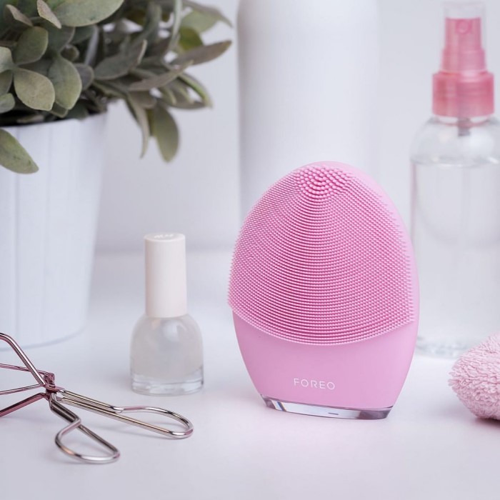Facial Cleansing Gadget: Practical Expensive Gifts For Girlfriend