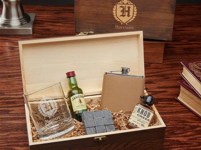 Custom Whiskey Gift Set For Personalized Engagement Gift