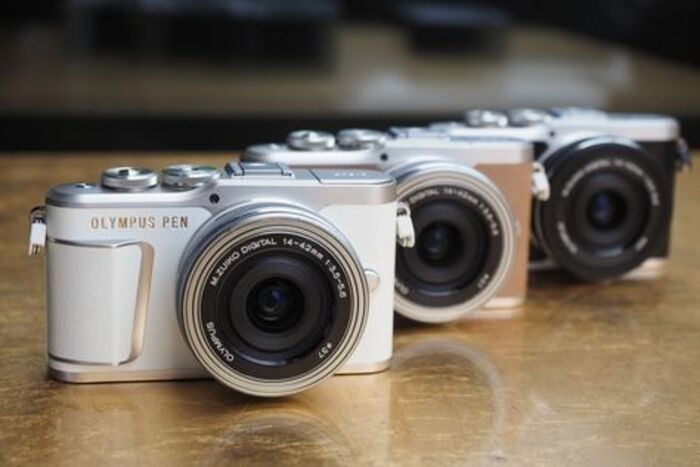 Digital camera: awesome retirement gifts for men