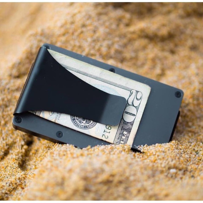 Money clip: best gift for a retired man