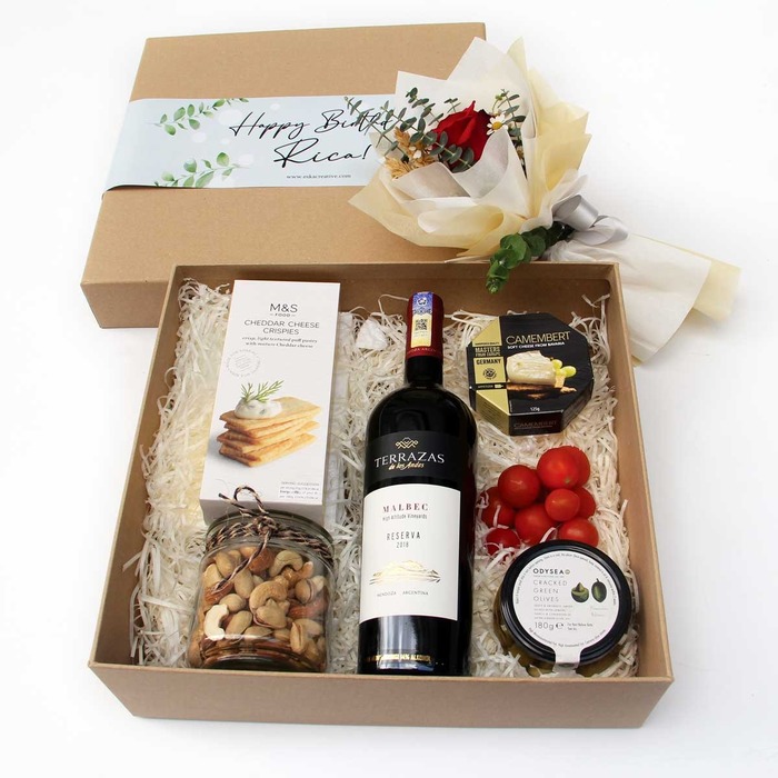 Wine gift basket: one gift for retired guys