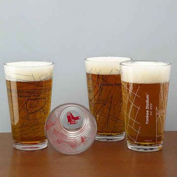 Baseball park maps pint glasses: cool gift ideas for father-in-law
