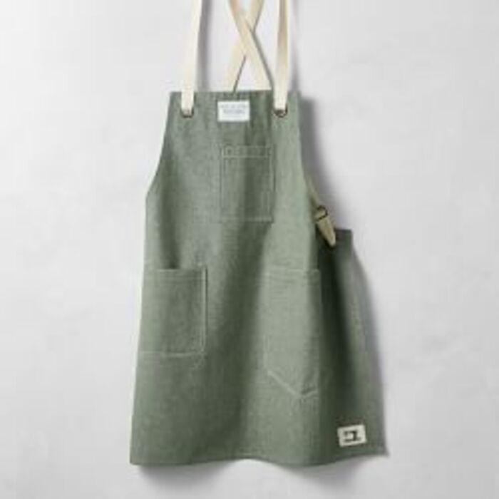 Cross-back apron: best Father's Day gifts for father-in-law