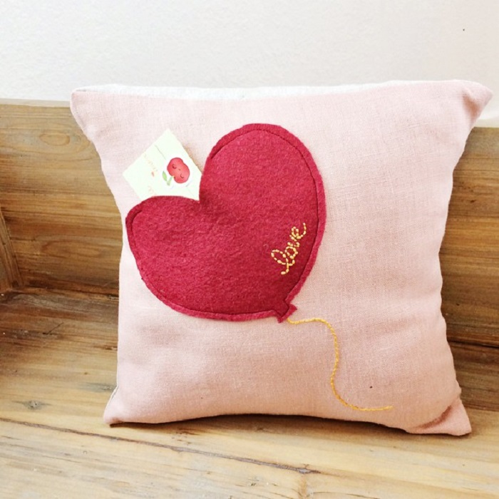 Last Minute Diy Gifts For Boyfriend - Hidden Pocket Cushion