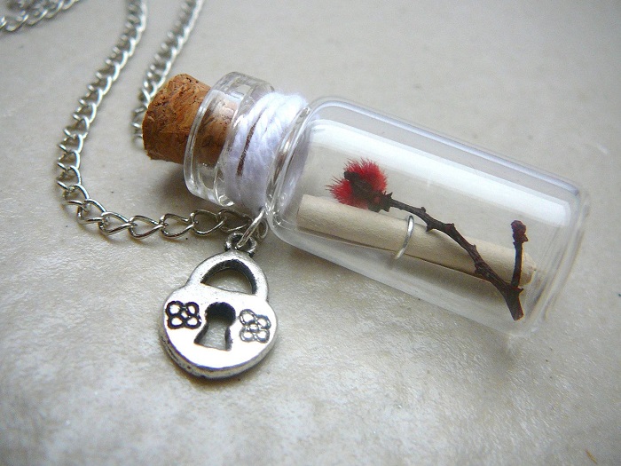 Last Minute Diy Gifts For Boyfriend - Bottle Jewelry With A Love Message 