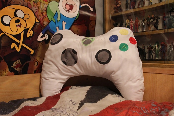 Last Minute Diy Gifts For Boyfriend - Xbox Controller Pillow  