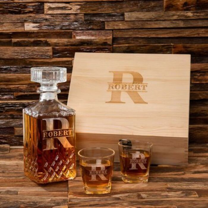 Whiskey decanter glasses: unique presents for father