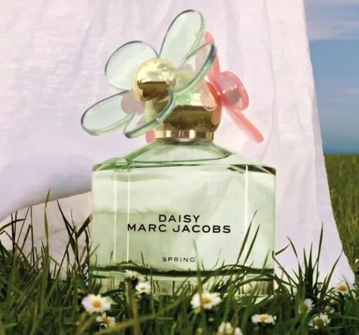 Daisy perfume: sweet gift for girlfriend of your son