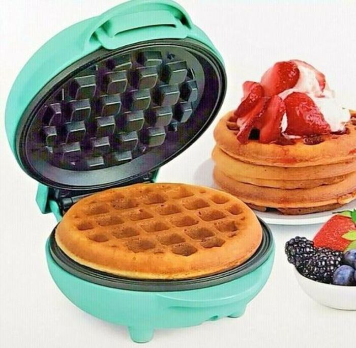 Mini waffle maker: cool gift ideas for brother-in-law
