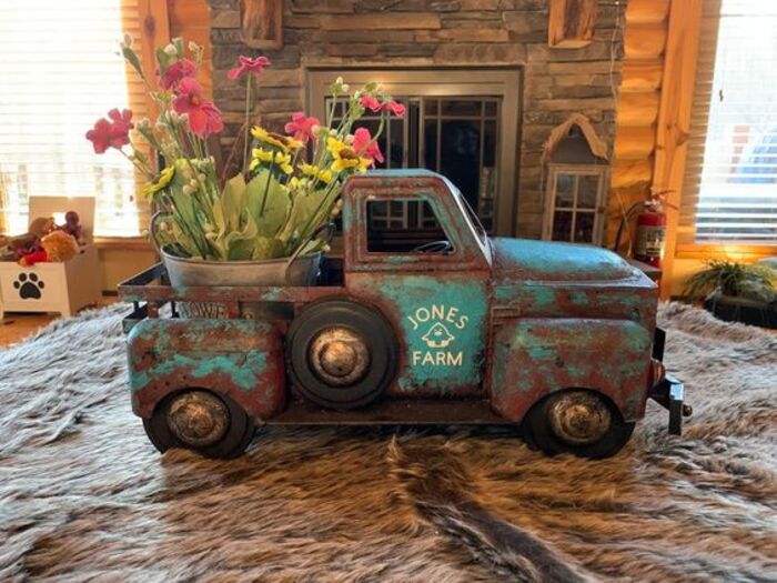 Custom metal farm truck: cute gift ideas for farmer dad