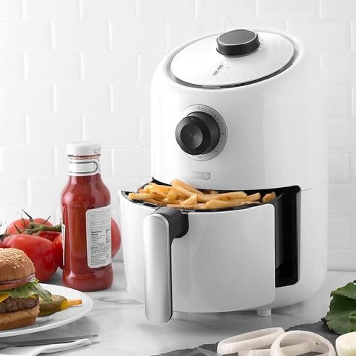 Electric fryer: practical gifts for female best friend