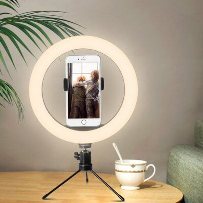 Light ring tripod: cool gift for lady friend