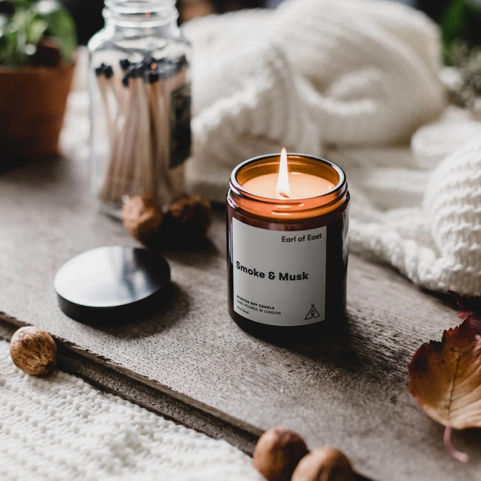 Scented candle: lovely wedding gift ideas for grandparents