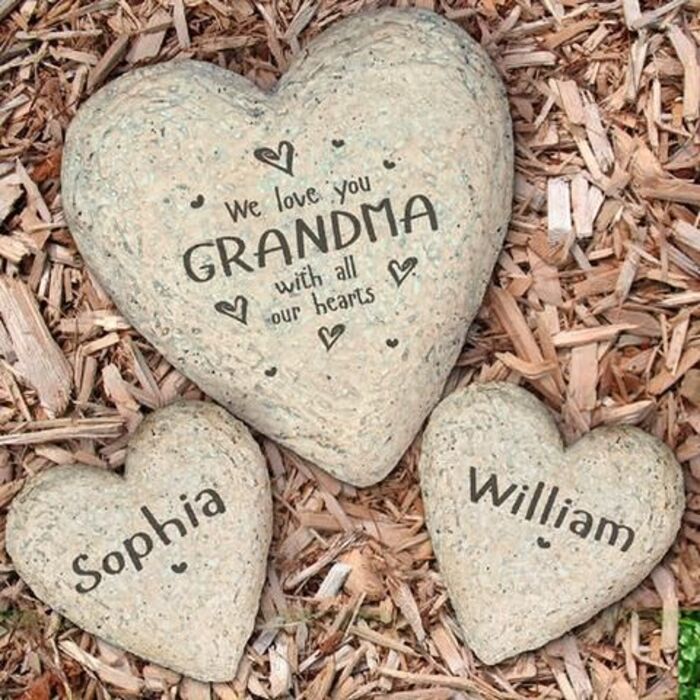 Garden stones: lovely wedding gift ideas for grandparents