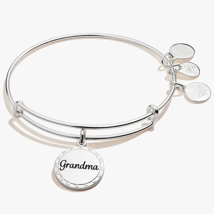 Grandmother's bracelet: cute wedding gifts for grandma