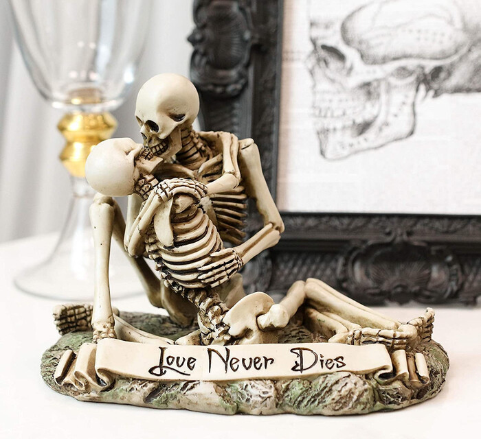 The Skeleton Couple: Love Never Dies