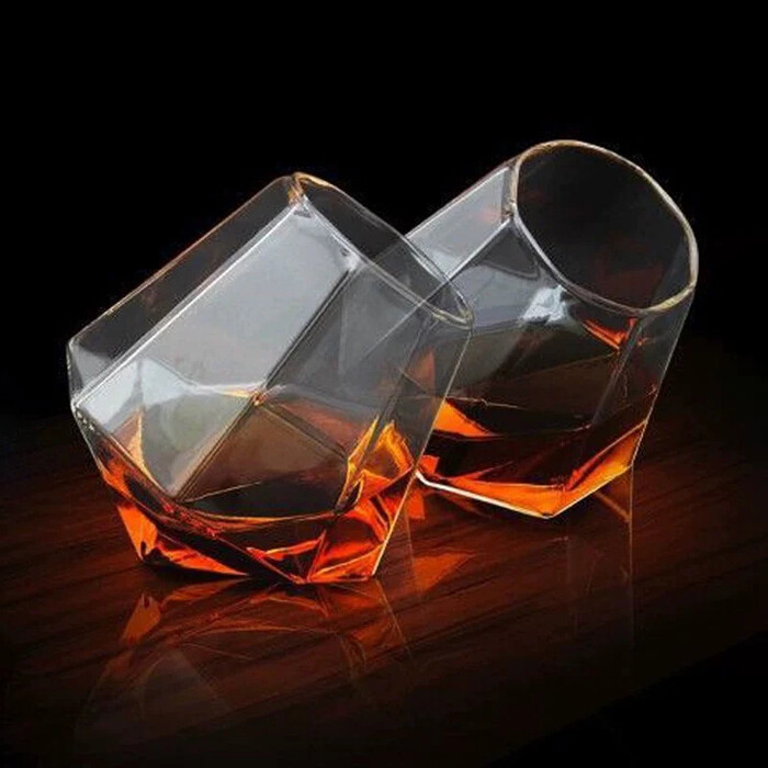 Whiskey Glasses with Diamonds Shape