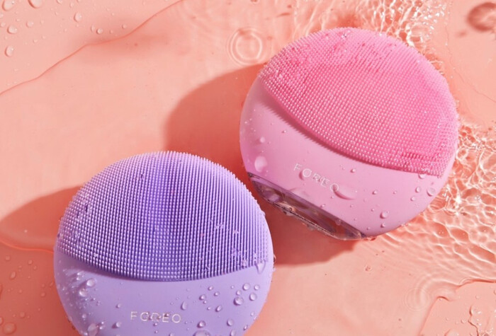 Facial Cleansing Brush - Christmas list ideas for teenage girl