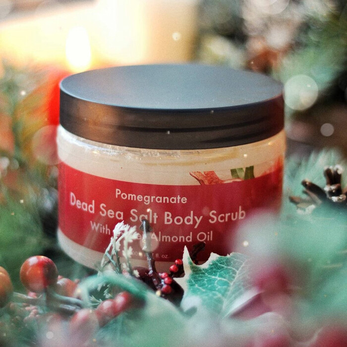 Christmas Salt Scrub - holiday gift ideas for friends. Image via Google.