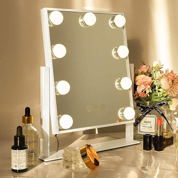 Light Up Vanity Mirror - Christmas Present Ideas For Makeup Lover Friends. Image Via Google.