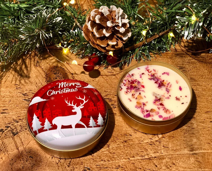 Christmas Sweet Smelling Candle And Dried Flowers - Christmas Gift Ideas For Friends. Image Via Google.