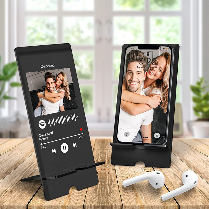  Customized Phone Stand - Best Christmas Gifts For Boyfriend. Image Via Google.