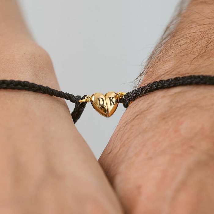 Matching bracelets for couples: cute birthday gifts for boyfriend