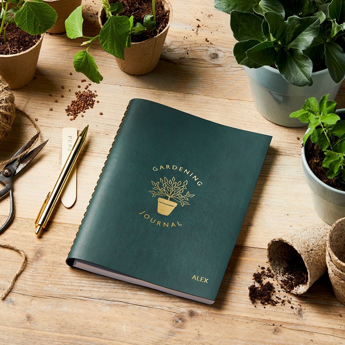 Plant Mom: A simple Notebook journal for Gardeners, Succulent