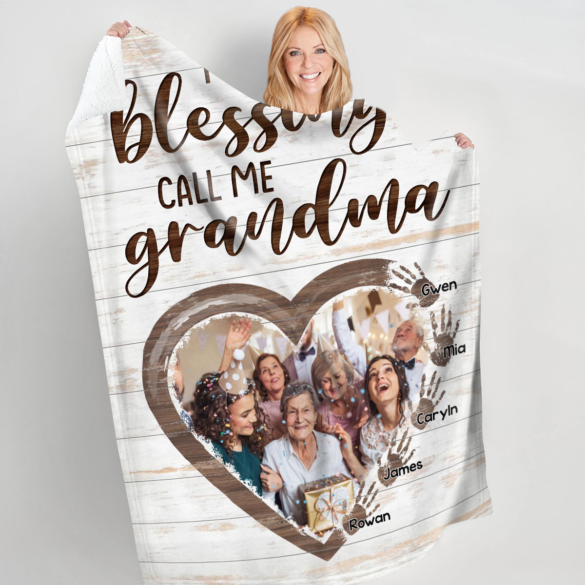 https://images.ohcanvas.com/ohcanvas_com/2023/04/04032226/customized-name-and-photo-blanket-meaningful-grandma-gift-ideas.jpg