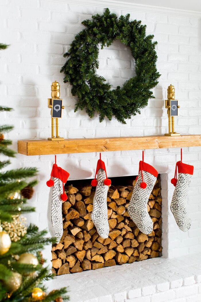 Simple Christmas Mantel - Christmas Decor Ideas