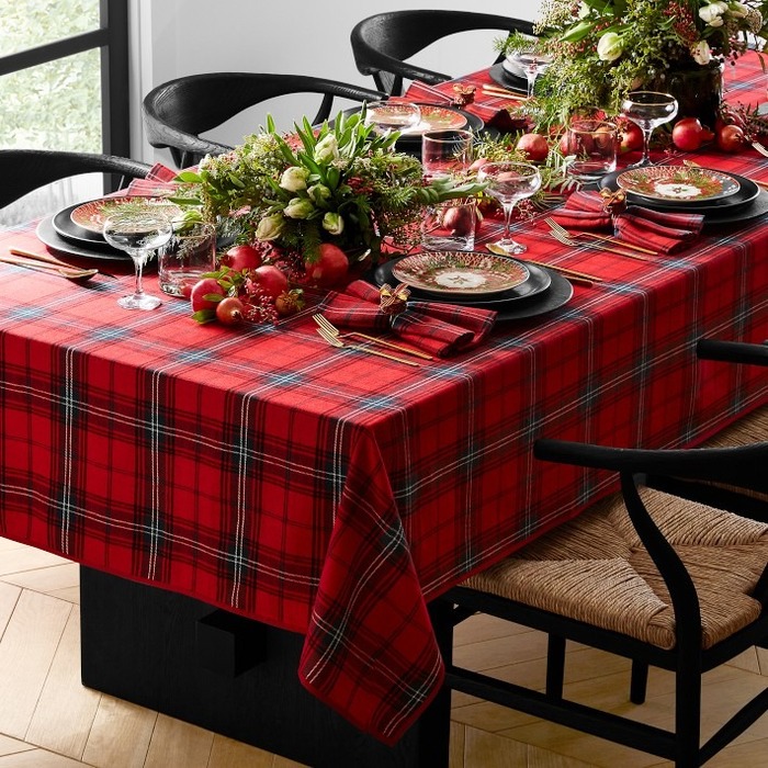 Plaid Tablecloth - Christmas Decor Ideas 