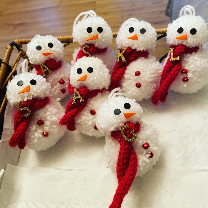 Pom Pom Snowman is one of the best Christmas office decorations. Image via Etsy.
