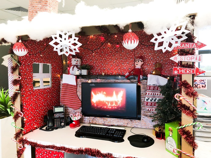 52 Magical Christmas Office Decorations For Every Workspace