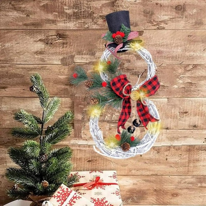 Snowman Wreath with Lights. Image via Pinterest.